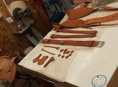 All of the attachments completed including hangers, rosettes, back cinch and billet straps.